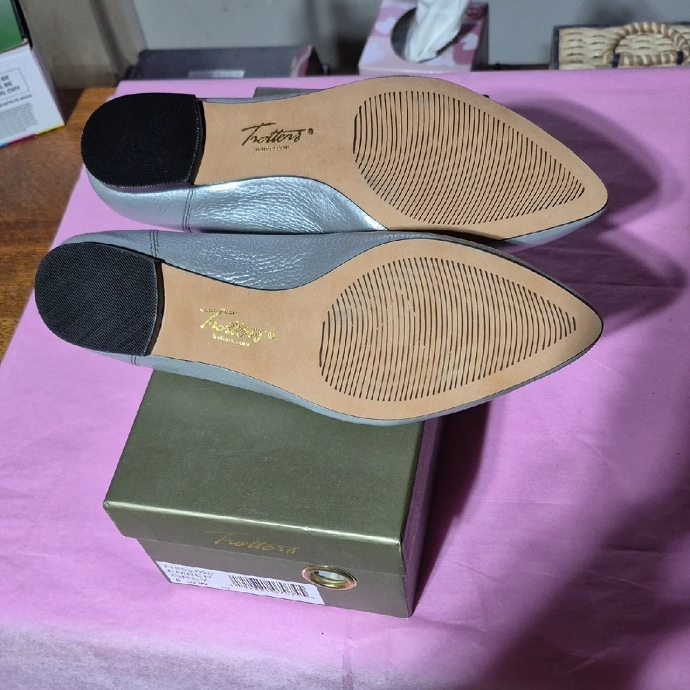 Trotters Metallic Silver Flats